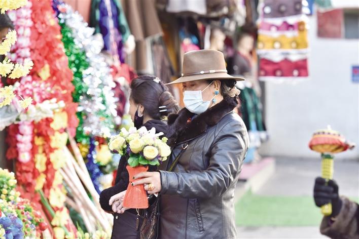 逛市场备年货拉萨街头“年味儿”浓