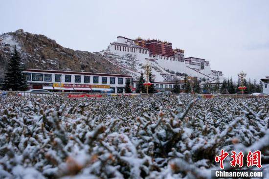 银装素裹 古城拉萨春雪风光迷人